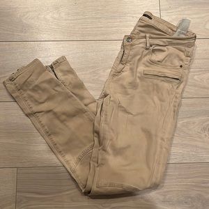 Zara skinny pants in tan color great condition zipper detailed pocket&ankle sz8